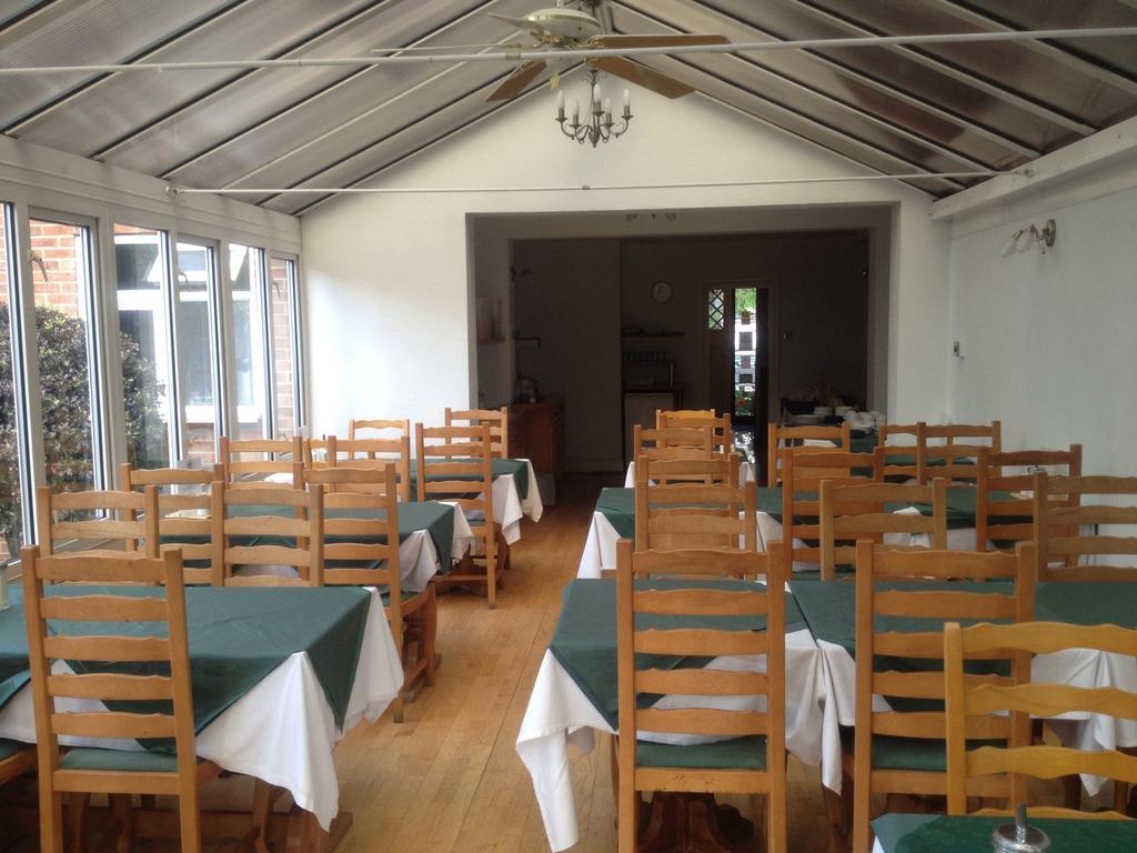Gainsborough Lodge Horley Restaurant foto